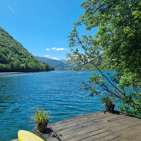 別荘 Jajce,plivsko Jezero ヤイツェ